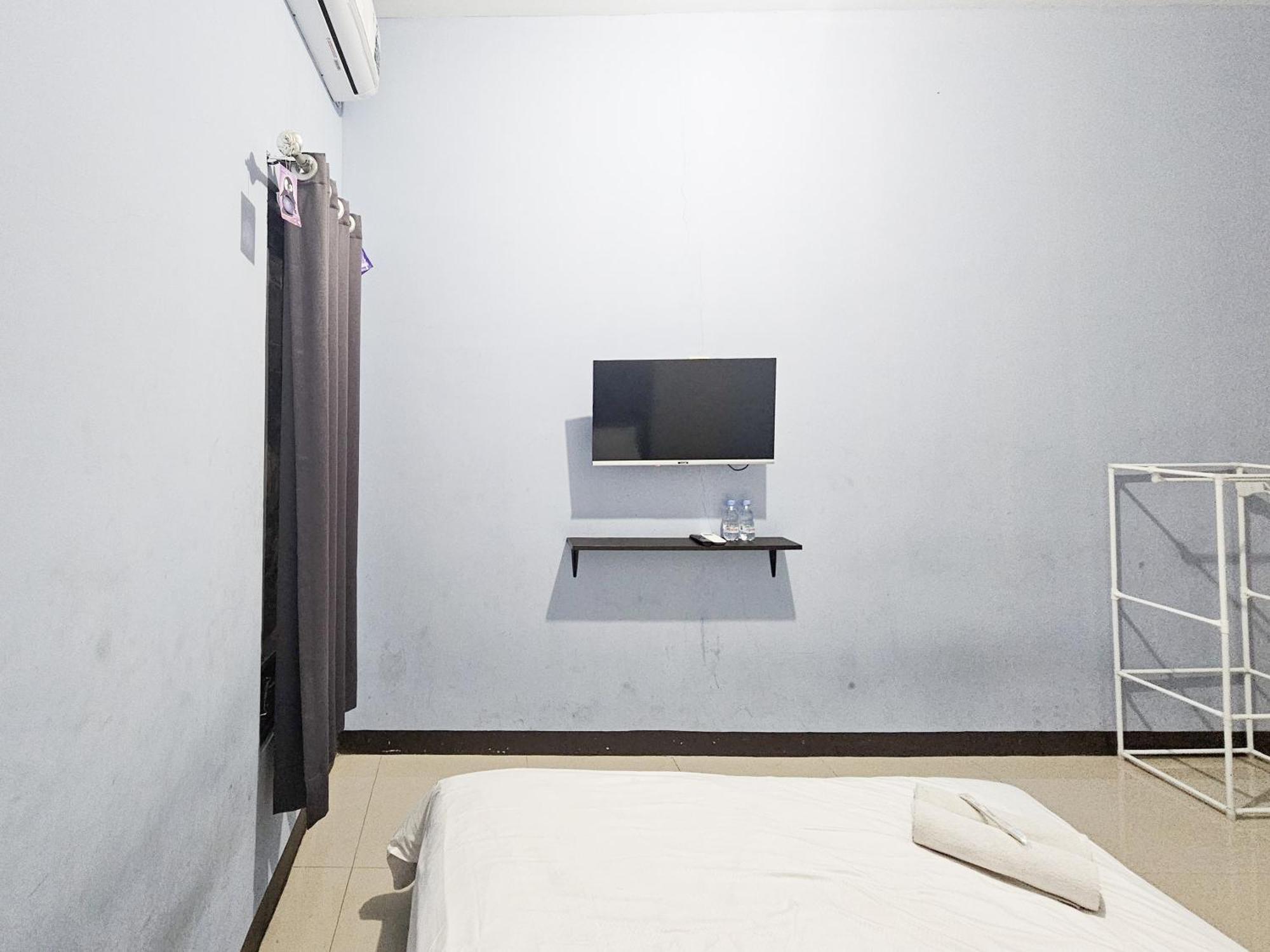 Sido Joyo Near Sunrise Mall Mitra Reddoorz Mojokerto