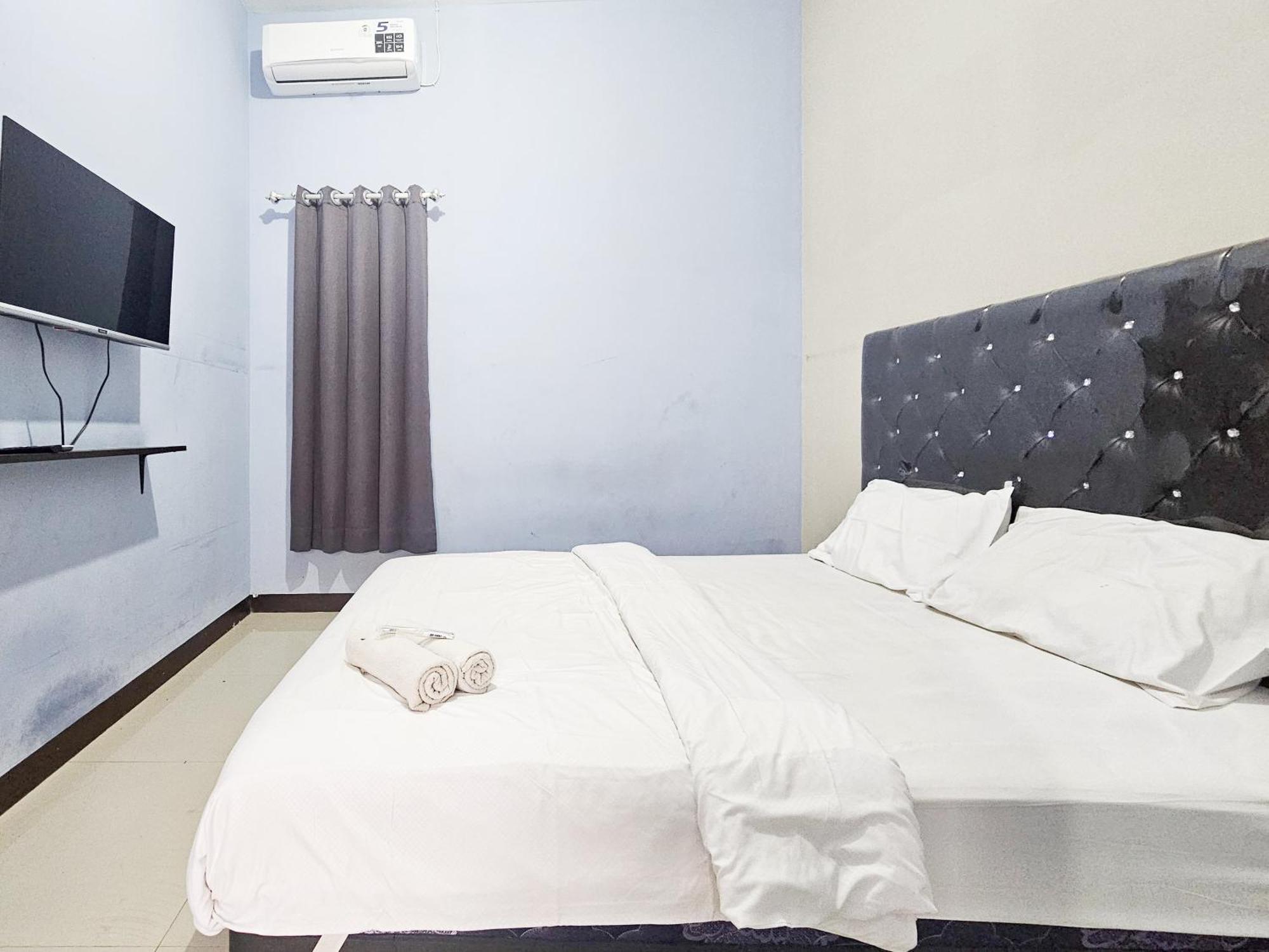 Sido Joyo Near Sunrise Mall Mitra Reddoorz Hotel Mojokerto