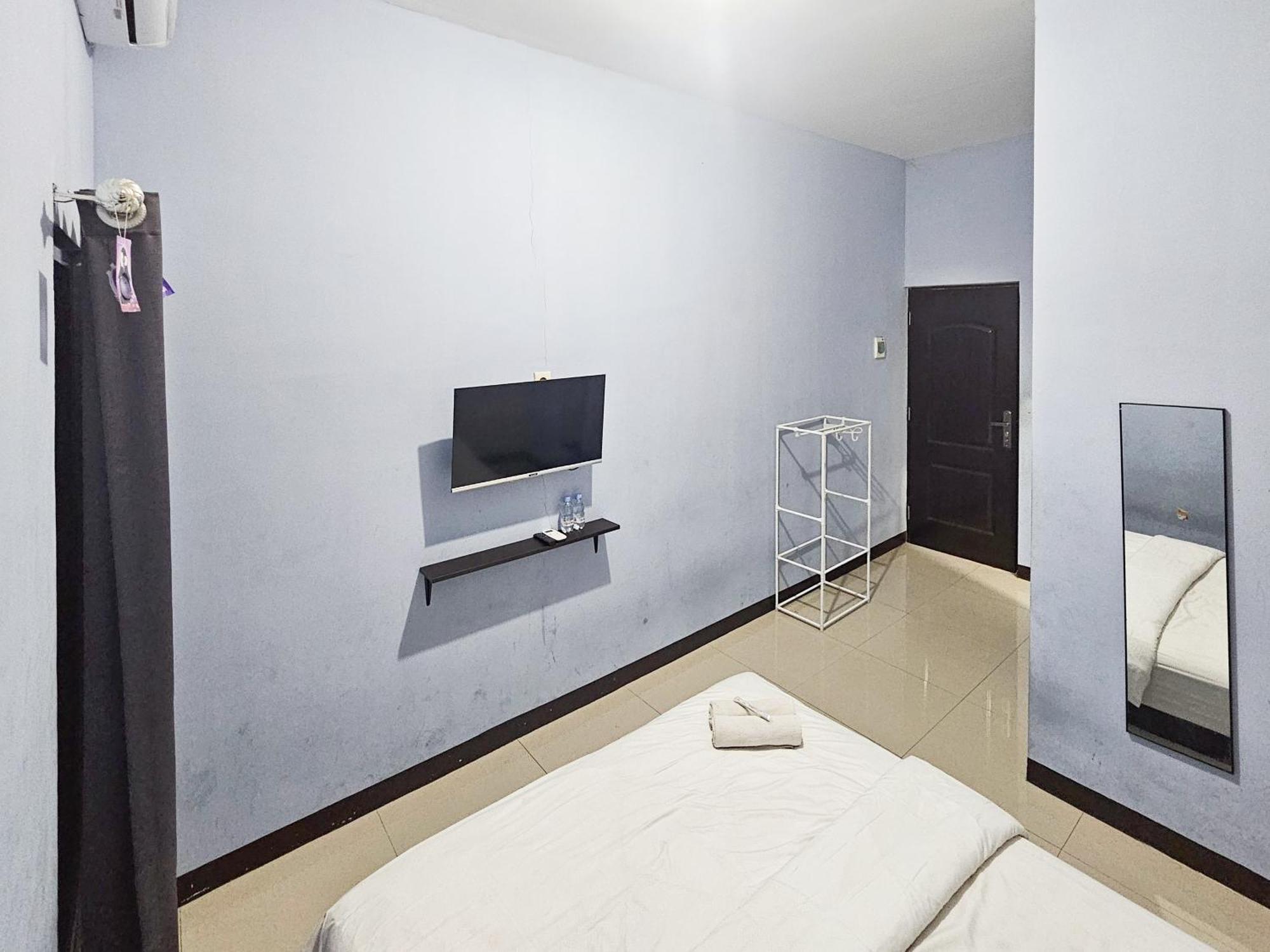 Sido Joyo Near Sunrise Mall Mitra Reddoorz 2*