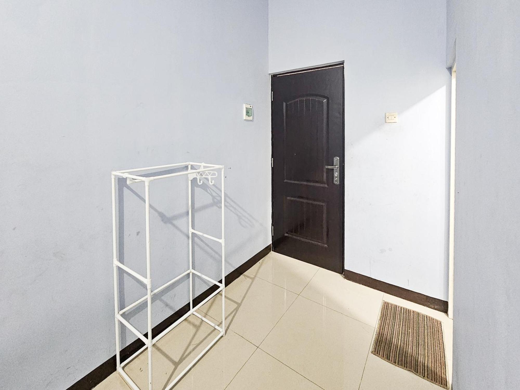 Hotel Sido Joyo Near Sunrise Mall Mitra Reddoorz Mojokerto