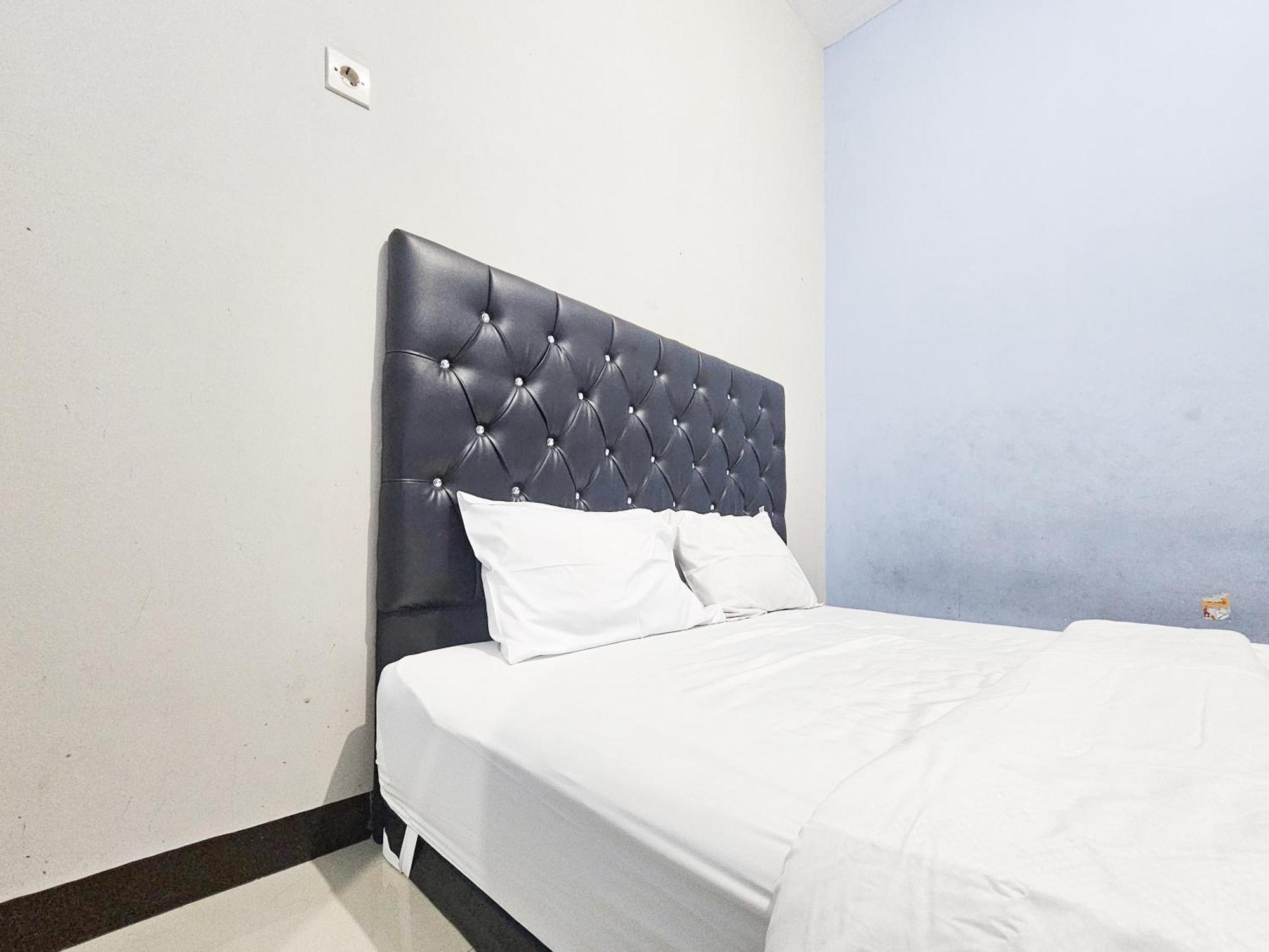 Sido Joyo Near Sunrise Mall Mitra Reddoorz 2*