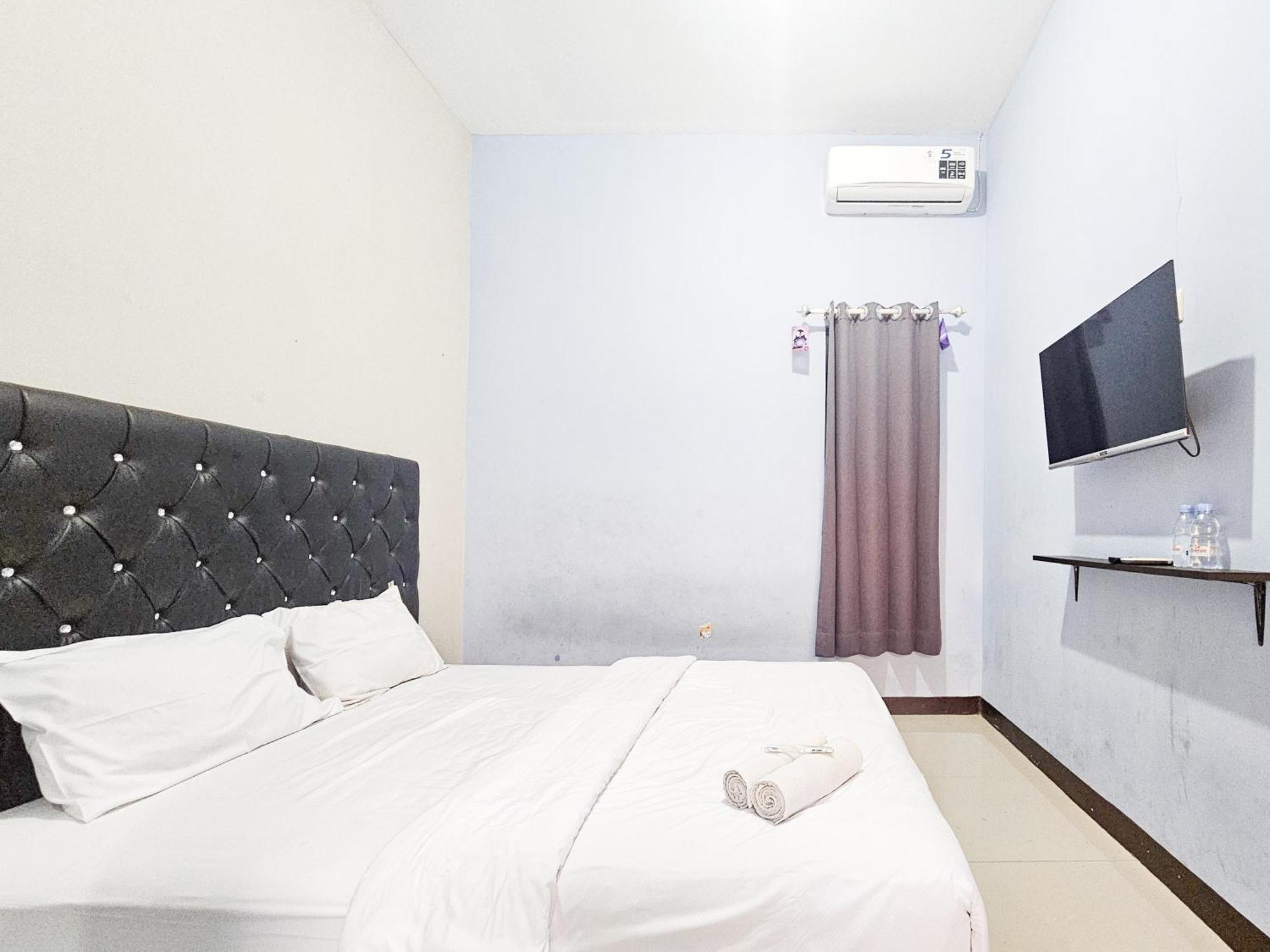 Sido Joyo Near Sunrise Mall Mitra Reddoorz Hotel