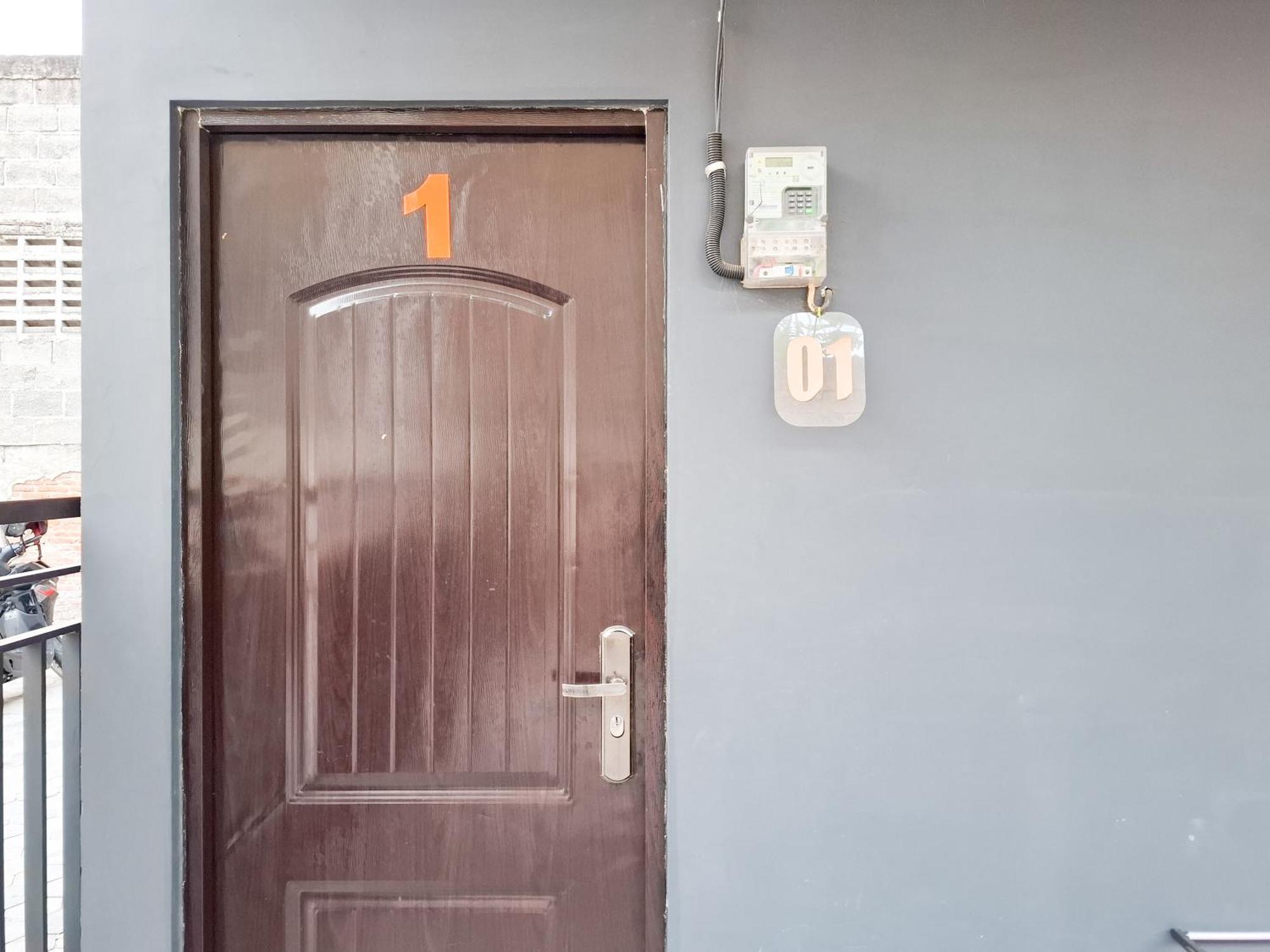 Sido Joyo Near Sunrise Mall Mitra Reddoorz 2*