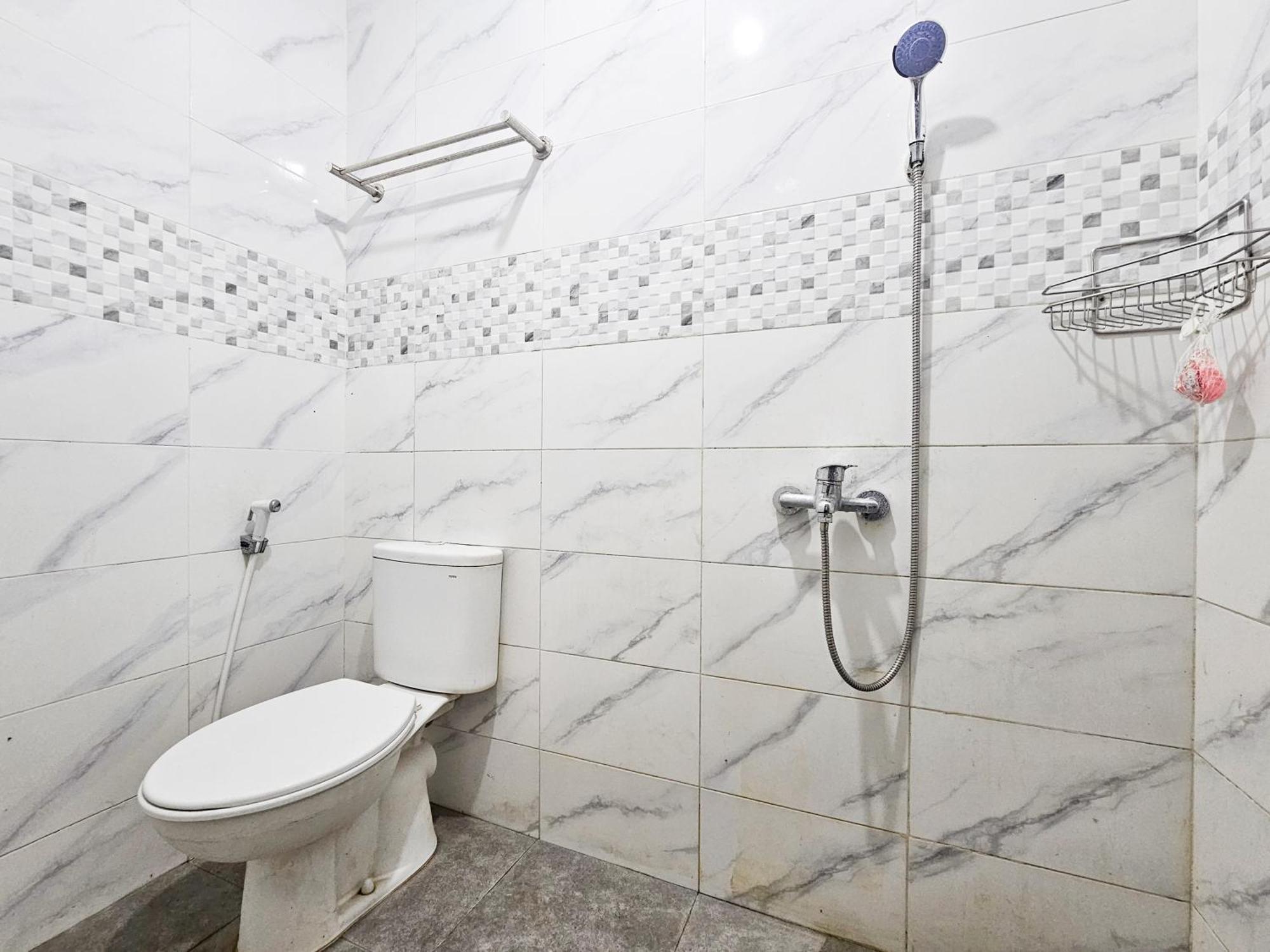 Sido Joyo Near Sunrise Mall Mitra Reddoorz 2*